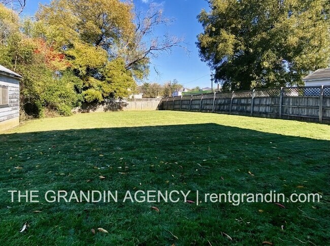 Building Photo - 3123 Round Hill Avenue Northwest