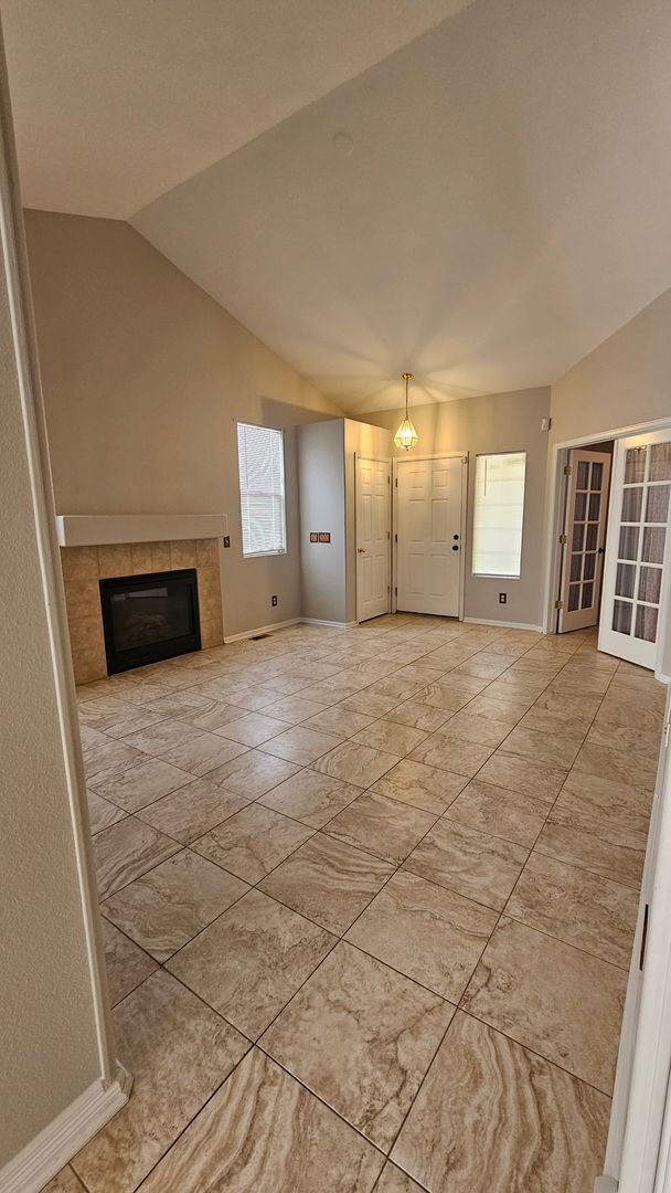 Building Photo - $2700 | 4BR/2.5BA | Pet Friendly House wit...