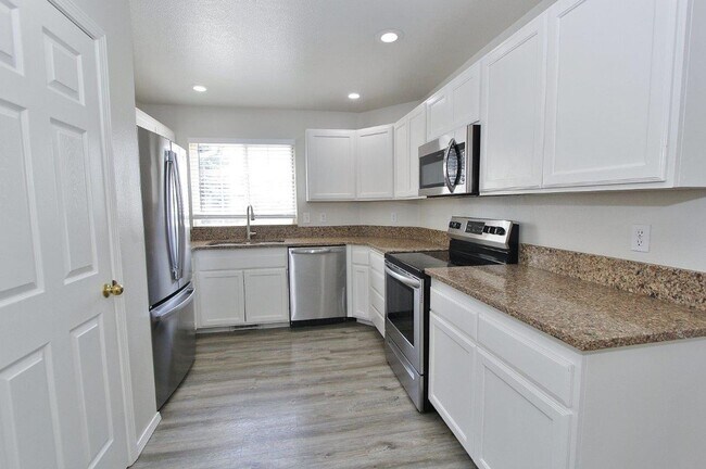 Building Photo - Immaculate Single-Level Home in Quiet Neighborhood