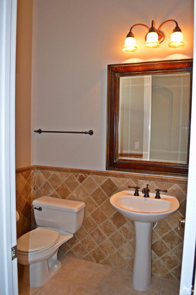 Building Photo - Villa de Gallego - Furnished Rental