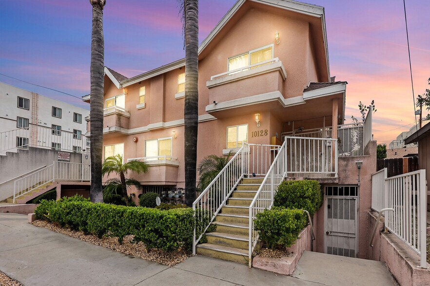 Primary Photo - 10128 Hillhaven Ave