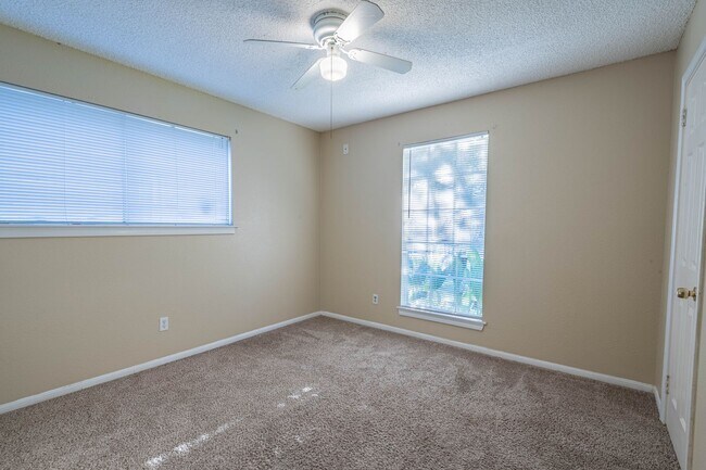Building Photo - 523 International Village Dr