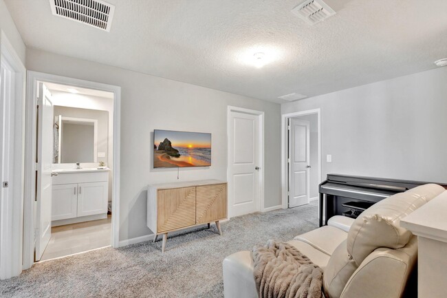 Building Photo - 345 SE Sea Hunt Way