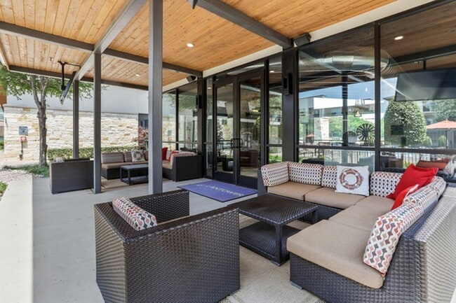 Building Photo - Lantower Legacy Lakes