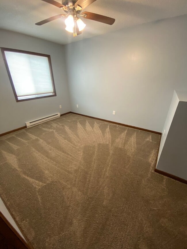 Building Photo - GREAT LOCATION - Spacious 4 bedroom/2 bath - PETS WELCOME