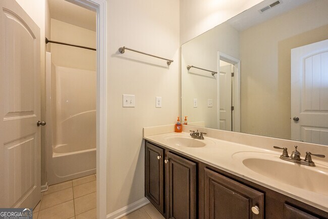 Building Photo - 1675 Great Heron Cove