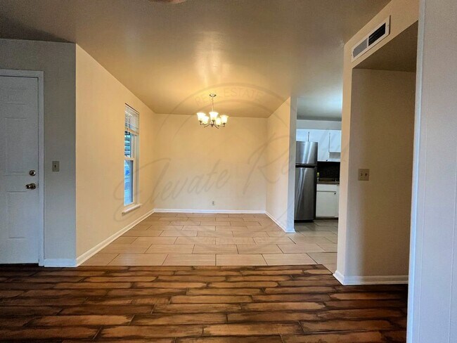 Building Photo - Two Bedroom Spacious Second-Floor Apartment with Modern Comforts Including Washer and Dryer!!