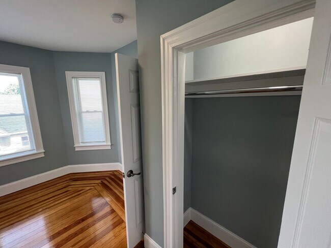 Building Photo - Porter Square Closest train = Porter Squar...