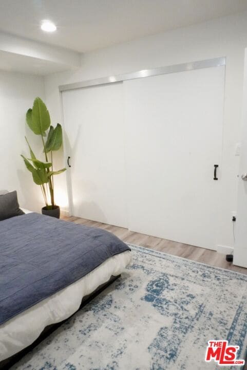 Building Photo - 1157 S Point View St