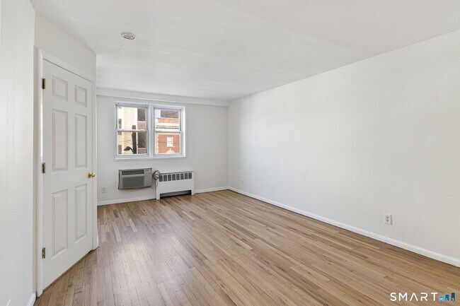 Building Photo - 125 Prospect St