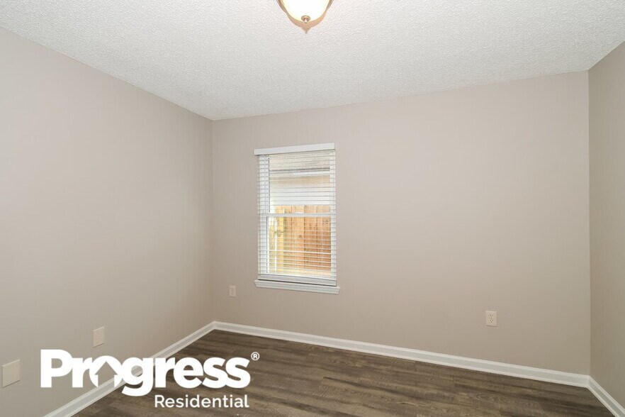 Building Photo - 7518 International Village Dr