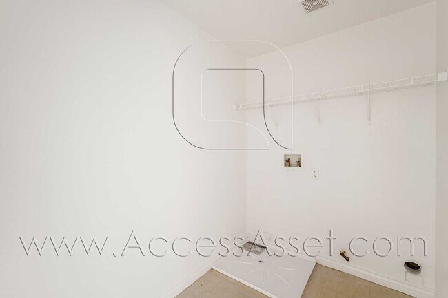 Building Photo - Spacious 3 Bed + Loft-Style Living in Lake Elsinore w/ Private Yard