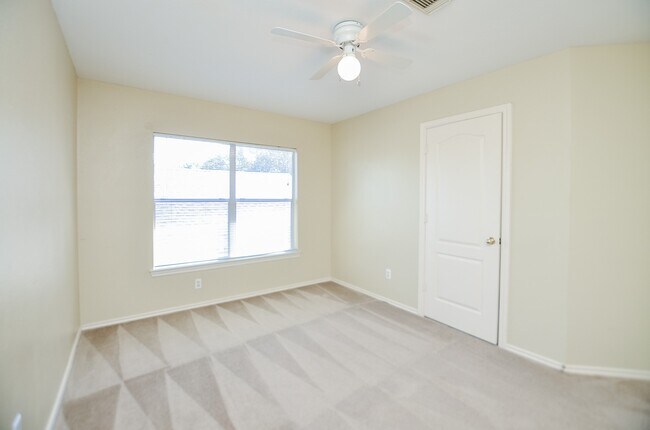 Building Photo - 21210 Woodland Green Dr