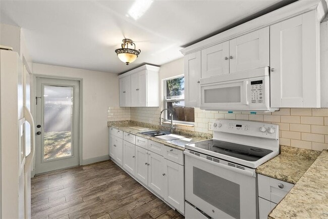 Building Photo - 8507 Claonia St