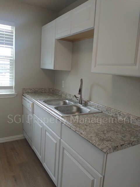 Building Photo - 3602 Mandy Dr