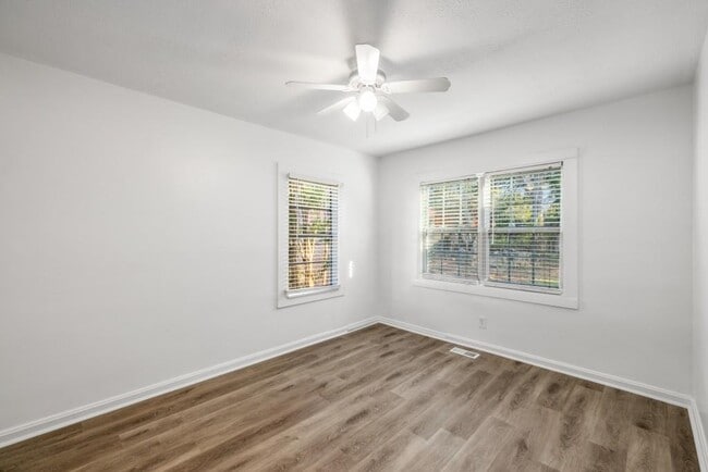 Building Photo - 1801 Crestridge Dr SE