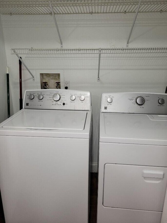 Building Photo - 13165 Chadwick Ct