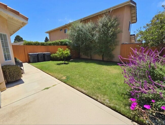 Building Photo - 3BD 2.5BA In Santa Maria, CA