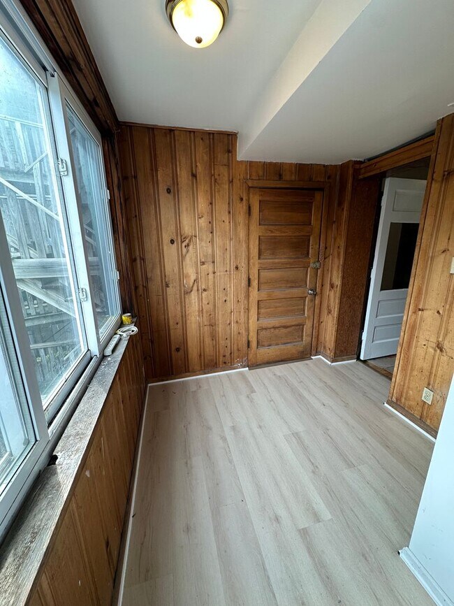 Building Photo - 1929 W Larchmont Ave