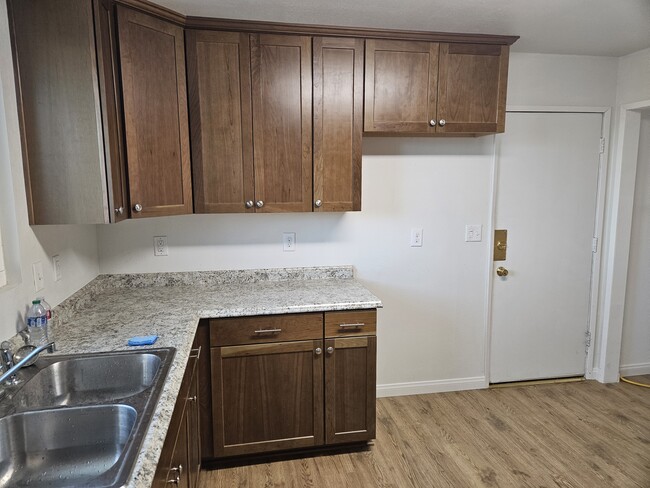 Building Photo - 45442-45412 12 St E