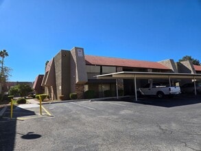 Building Photo - Beautiful 2-Bedroom First-Floor Condo in a Guard-Gated Community