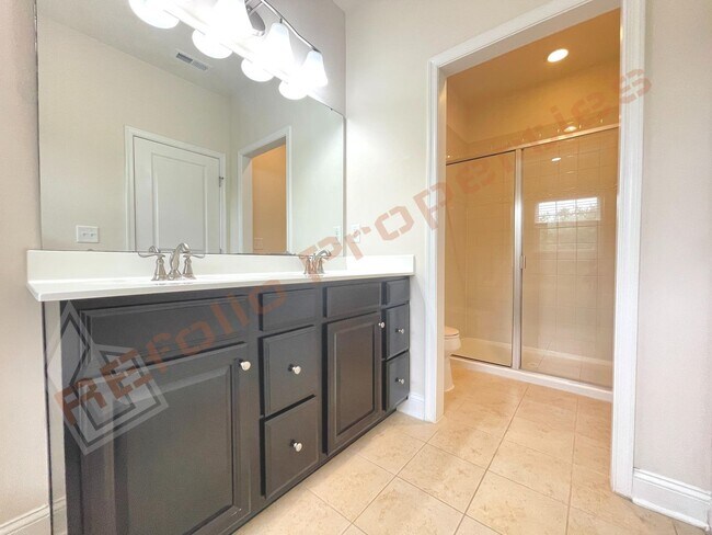 Building Photo - Beautiful 3 Story 3 Bedroom Townhouse with Huge 1st Floor Flex Space with Access to Patio + 2 Car...