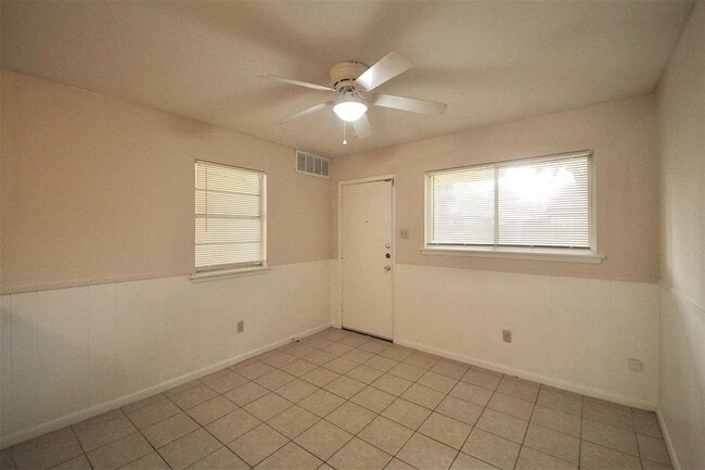 Building Photo - 5800 Eureka Dr