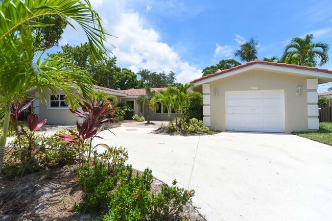 Building Photo - 709 W Royal Palm Rd