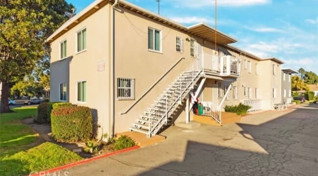 Building Photo - **MOVE-IN DEPOSIT SPECIAL** Lovely 2 Bedroom & 1 Bathroom