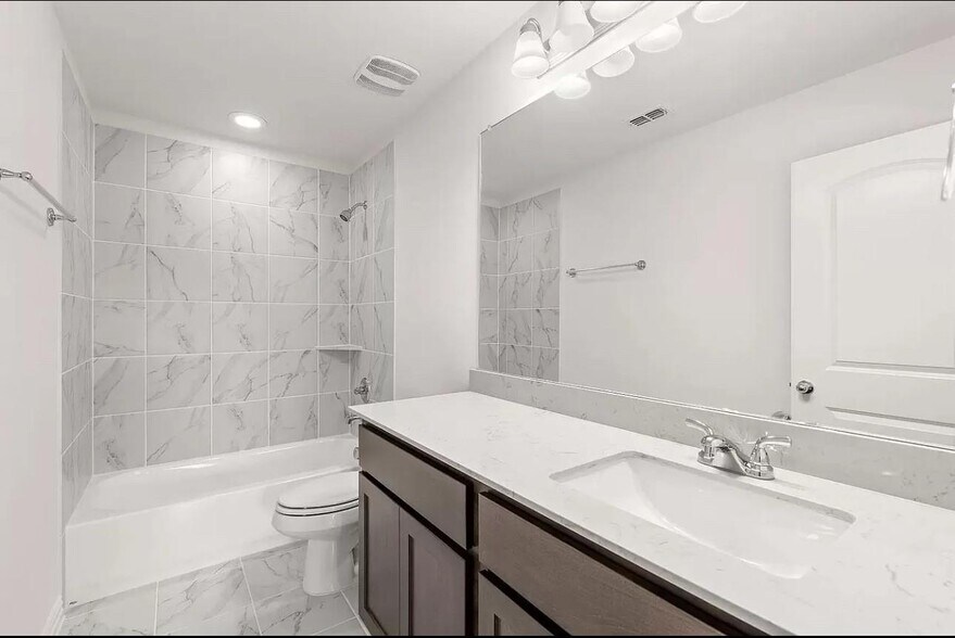 Building Photo - 3100 Leatherwood Ln