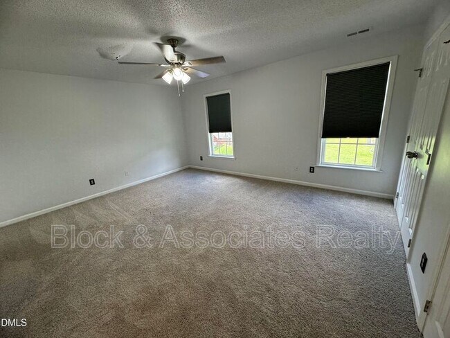 Building Photo - 4804 Tanglewood Oaks St