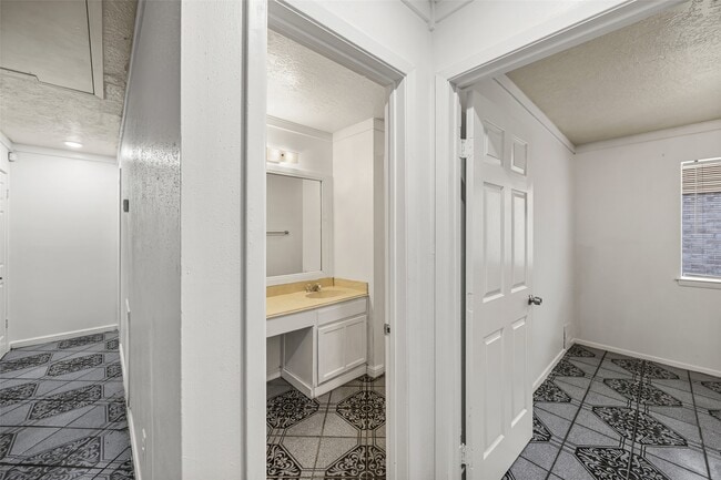 Building Photo - 7226 Ridgeberry Dr