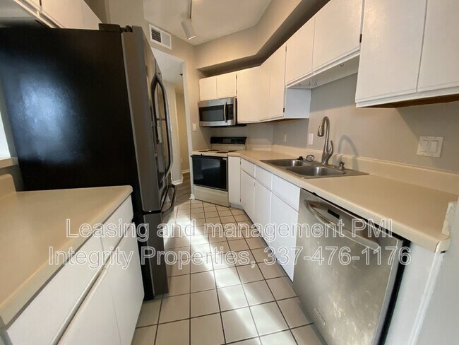Building Photo - 11550 Southfork Ave