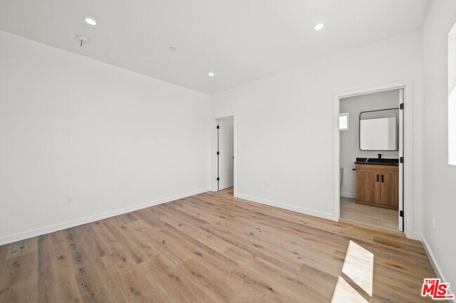 Building Photo - 6049 Craner Ave