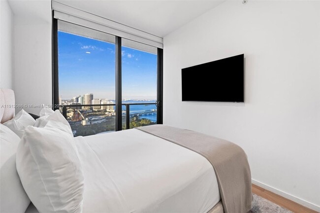 Building Photo - 398 NE 5th St