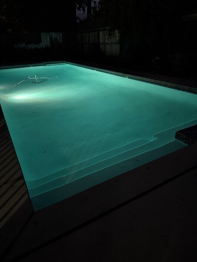 Building Photo - Tracy 4 Bedroom 2 Bathroom Home with a pool