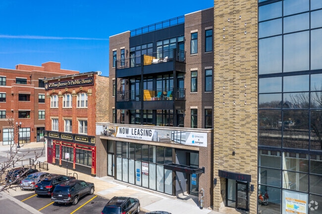 Building Photo - 4555 N Ravenswood Ave