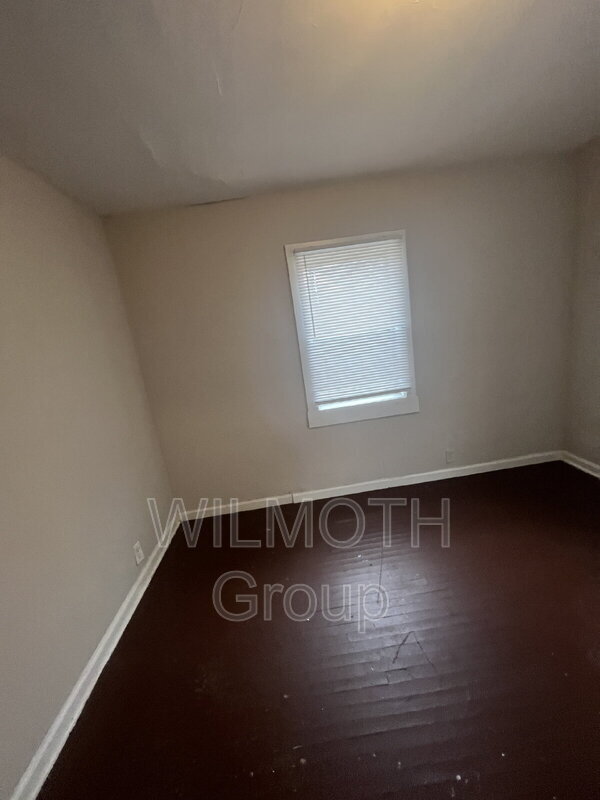 Building Photo - 3915 Hillside Ave