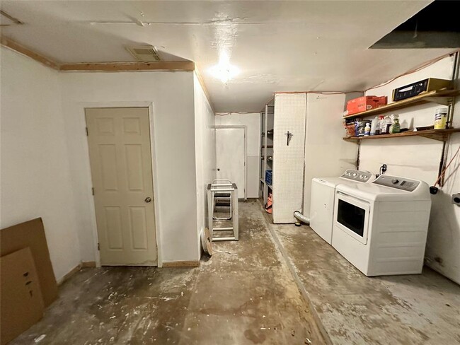 Building Photo - 1820 Aspen Ln