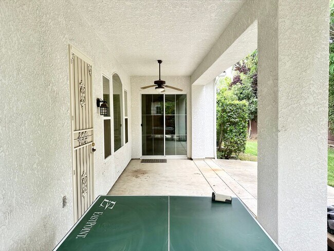 Building Photo - Stunning5 Bedroom North Fresno Granville