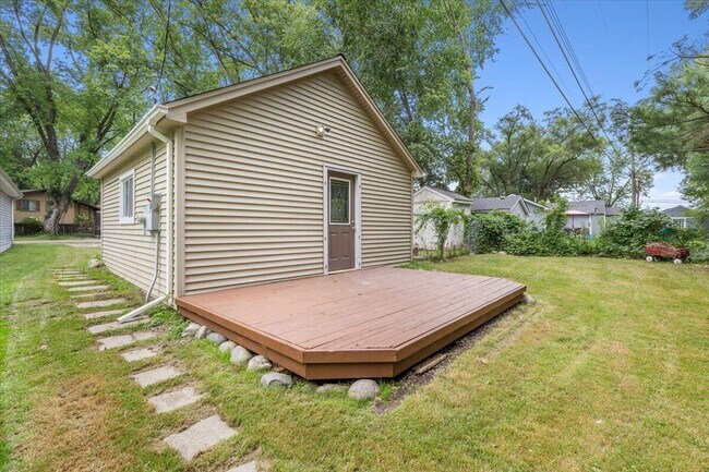 Building Photo - 9535 Listeria St