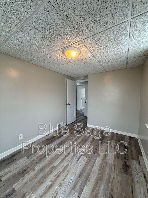 Building Photo - 15 King Ave