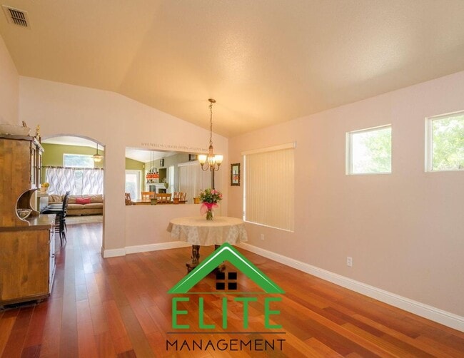 Building Photo - Charming 3-Bedroom Home in Prime Elk Grove...