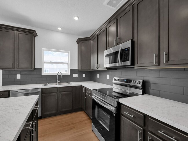 Building Photo - Modern 3 Bed, 2.5 Bath Condo – Spacious, S...