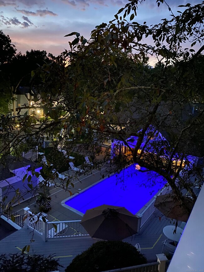 Building Photo - 523 Old Pond Ln