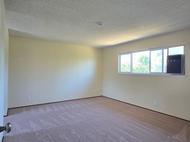 Building Photo - Spacious 2-Story Single Family Home, Renov...