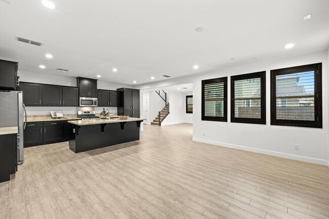 Building Photo - 4 Bedroom Upscale Rocklin Home Available NOW