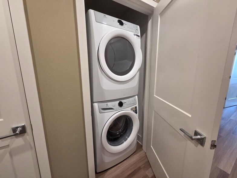 Building Photo - 2720 SW 69th Ave