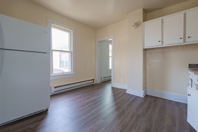 Building Photo - MOVE IN READY 4 Bedroom in Chesapeake!