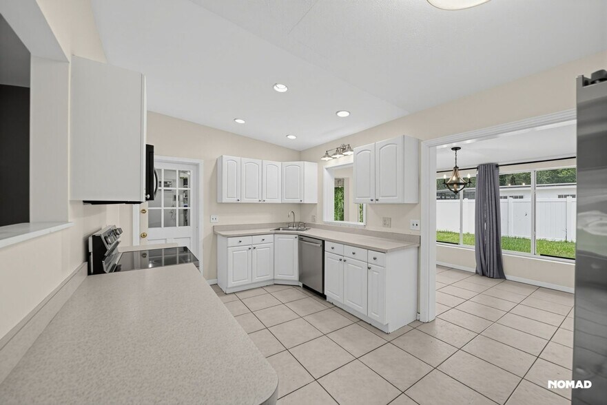Building Photo - 235 Cherrywood Dr